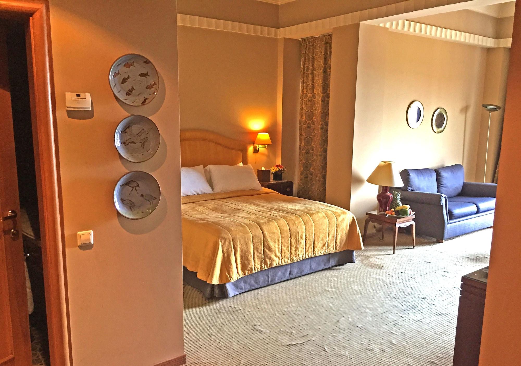 Warwick Palm Beach Hotel Beirut Exterior foto