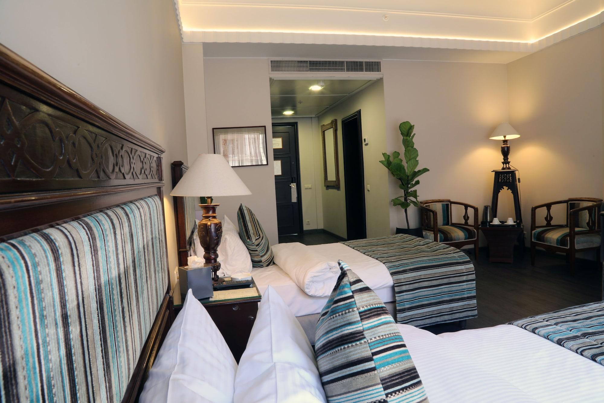 Warwick Palm Beach Hotel Beirut Exterior foto