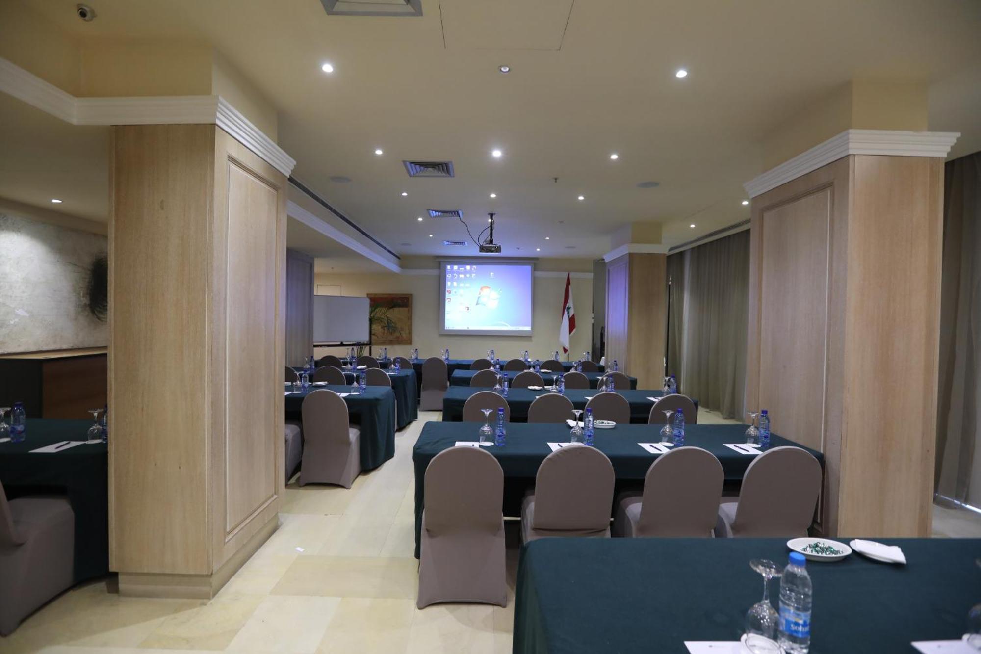 Warwick Palm Beach Hotel Beirut Exterior foto
